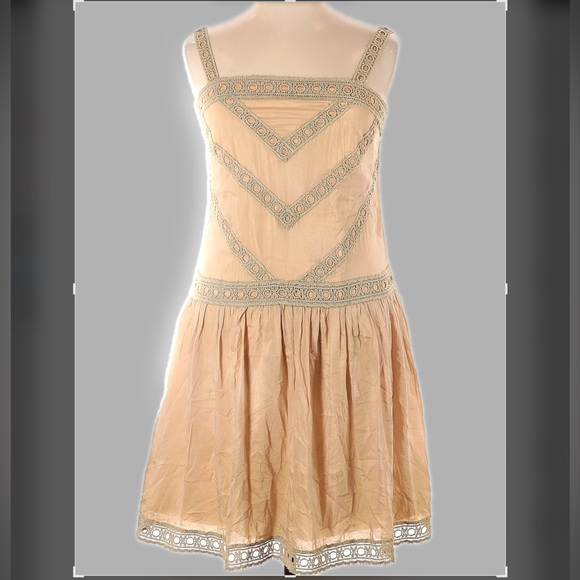 NWOT Stunning Designer Ann Taylor Cocktail Dress in Size 14 - Picture 1 of 4